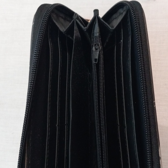 Women's Wallet - Picture 3 of 12